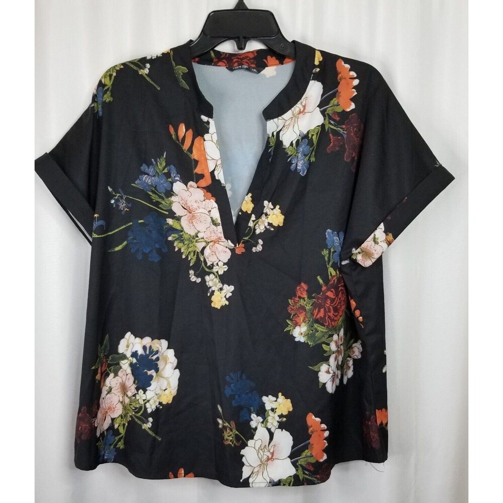 Women's Top Black Floral Design V-Neck Short Cap Cuff Sleeve Shein Curve 1XL